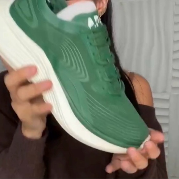 APL Men’s Streamline Great Green White Athletic Training Sneakers - New in Box